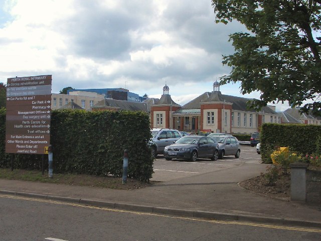 Perth Royal Infirmary © Lis Burke cc-by-sa\/2.0 :: Geograph Britain and ...