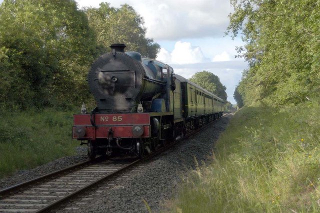 approaching-steam-train-wilson-adams-cc-by-sa-2-0-geograph-ireland