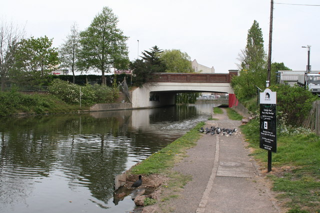 A4020 Bridge, Paddington Arm, Grand © Dr Neil Clifton :: Geograph 