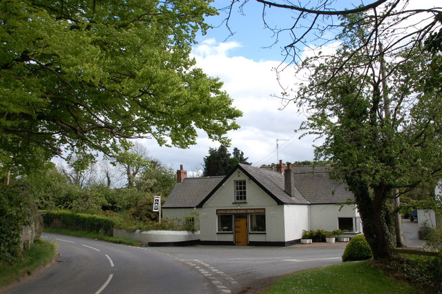 The Lakeside Inn is just around the bend from the Mill.