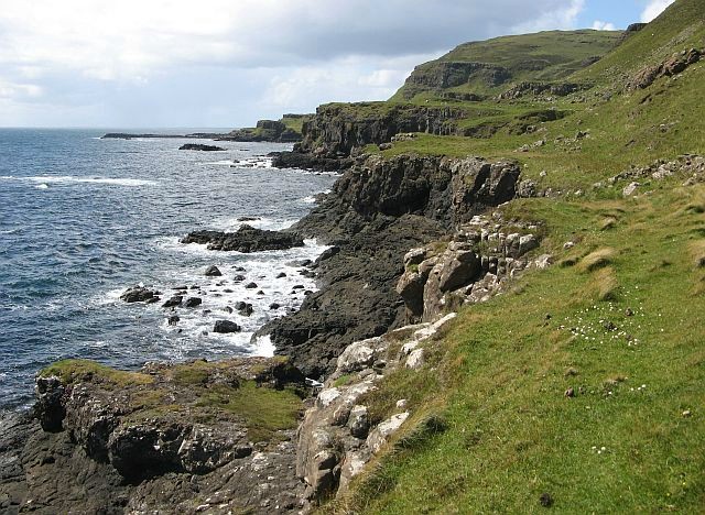 raised-beaches-eileen-henderson-geograph-britain-and-ireland