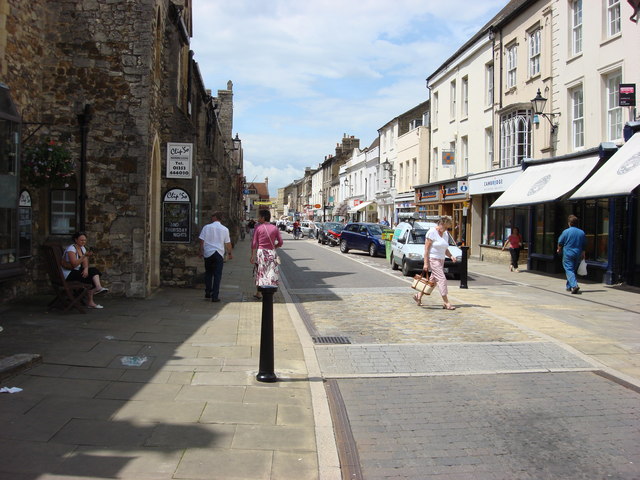 ely-high-street-oxyman-cc-by-sa-2-0-geograph-britain-and-ireland