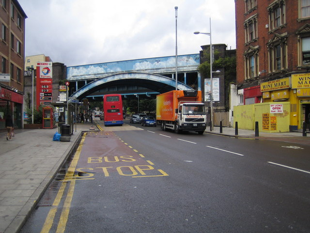 Kilburn: A5 Shoot Up Hill © Nigel Cox cc-by-sa/2.0 :: Geograph Britain