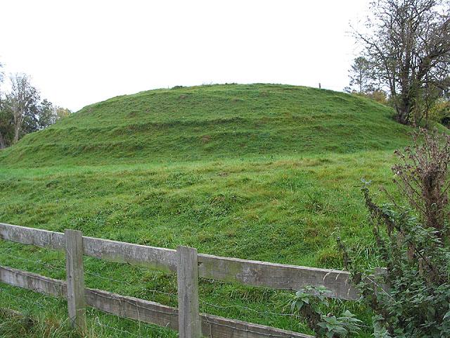 Mound Of Motte And Bailey Castle © Pauline E Cc By Sa20 