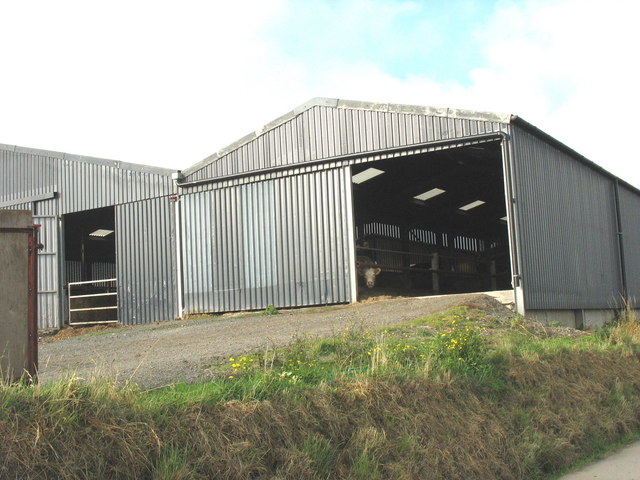 cattle sheds at gwythrian farm © eric jones cc-by-sa/2.0