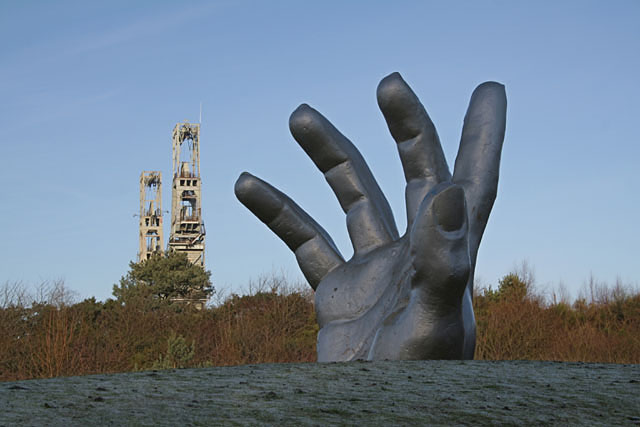 Big Hand © Alan Murray-Rust cc-by-sa/2.0 :: Geograph Britain and Ireland