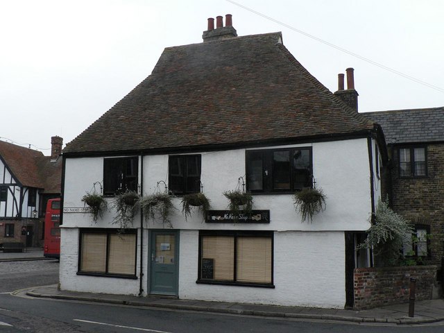 sandwich-no-name-shop-chris-downer-cc-by-sa-2-0-geograph-britain-and-ireland