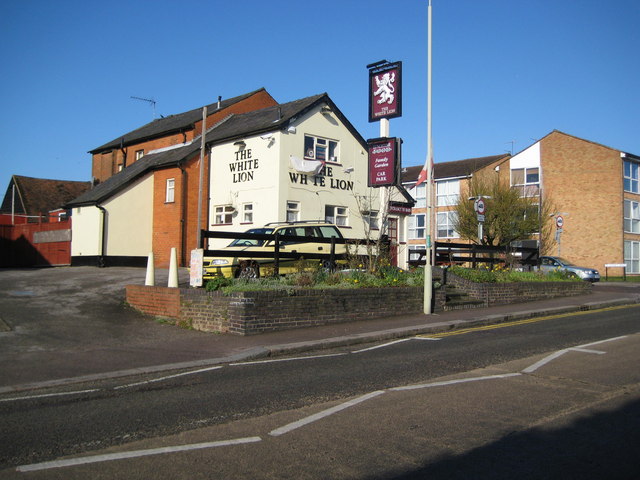 london-colney-the-white-lion-public-nigel-cox-geograph-britain