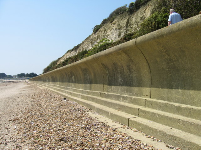 Sea wall - below Highcliffe Castle Golf... © Enttauscht cc-by-sa/2.0 :: Geograph Britain and Ireland