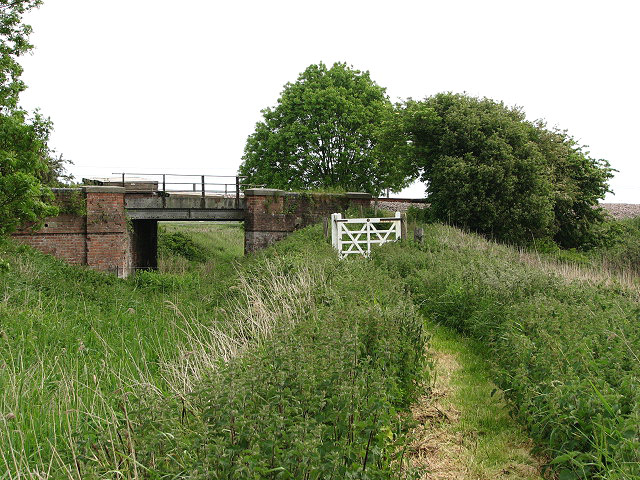 Railway Bridge Evelyn Simak Geograph Britain And Ireland