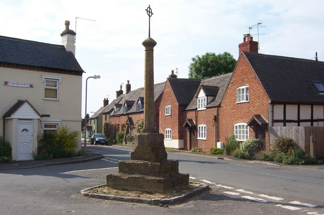 Preaching Cross Wyre Piddle © Terry Robinson Geograph Britain And