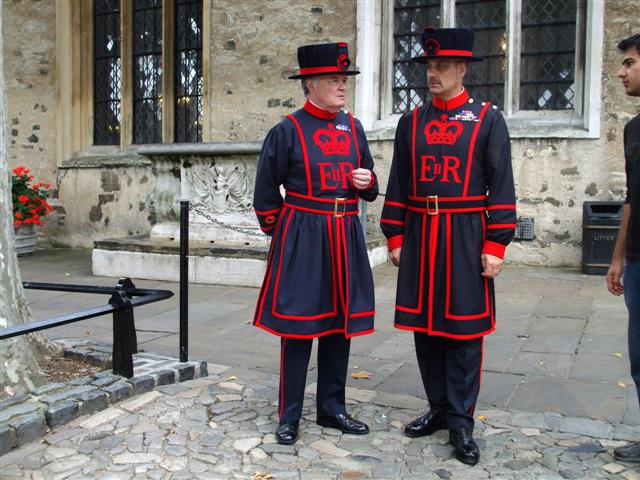 Beefeaters, Tower of London © Kenneth Allen cc-by-sa/2.0 :: Geograph