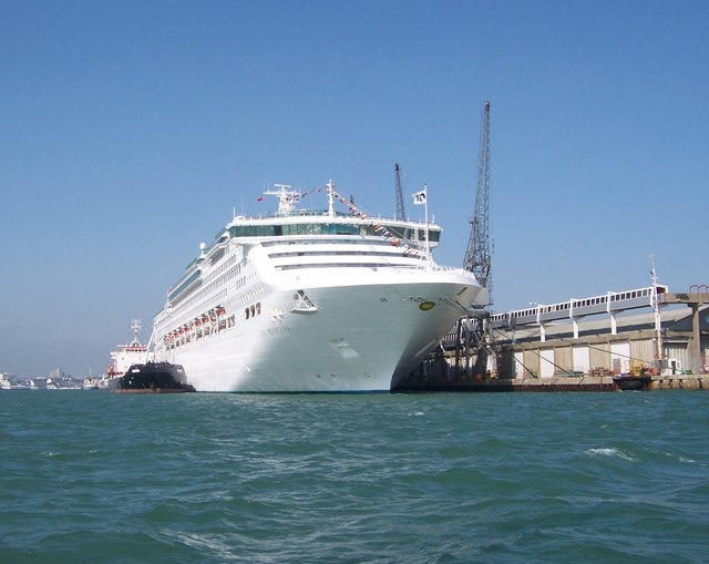 cruise liner. Cruise Liner -QEII Cruise