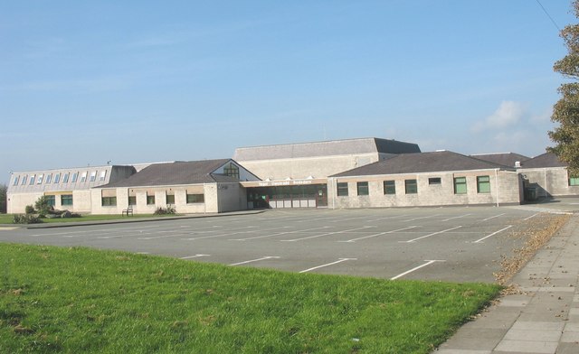 Ysgol Uwchradd Bodedern Secondary School © Eric Jones Geograph