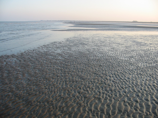 Sandwich flats, shoreline at low tide © Nick Smith cc-by-sa/2.0 ...