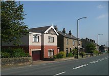 SE1119 : Houses, Lindley Moor Rd, Fixby by Humphrey Bolton