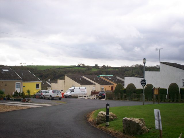 More Houses At Llanteg Park, Llanteg © Welshbabe Cc-by-sa 2.0 