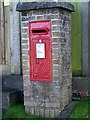 ST9329 : George VI postbox, Tisbury by Maigheach-gheal