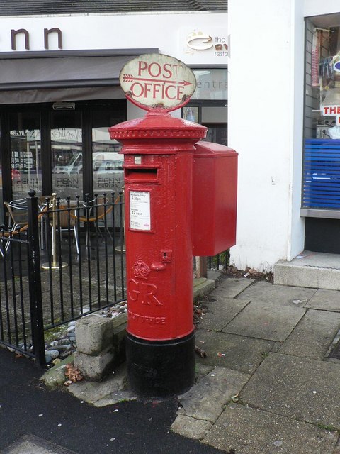 Parkstone: postbox № BH14 68, Penn Hill Avenue