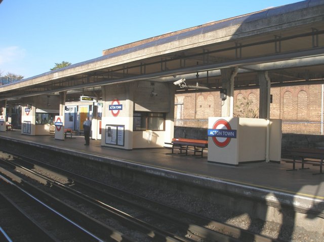 acton-town-tube-station-janusz-lukasiak-geograph-britain-and-ireland