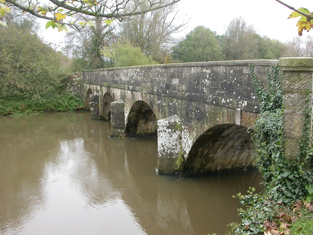 Iford Bridge © Mike Faherty cc-by-sa/2.0 :: Geograph Britain and Ireland