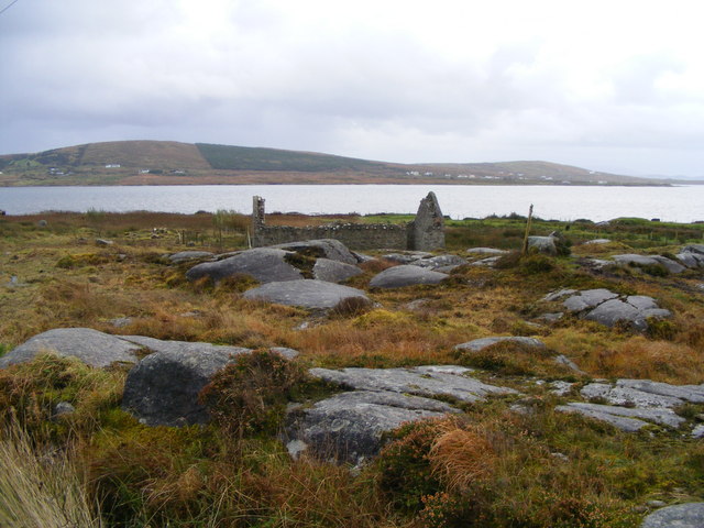 Ruined Cottage Overlooking Trawenagh Bay © Mac Mccarron Cc-by-sa 2.0 