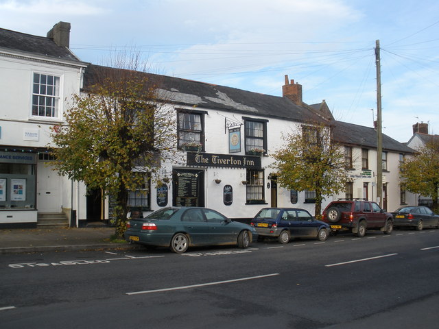 The Tiverton Inn, East Street, South... © Roger Cornfoot :: Geograph ...