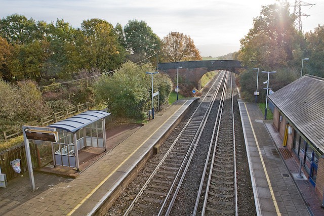 Railway Station at Hedge End and lines... © Peter Facey cc-by-sa/2.0 ...