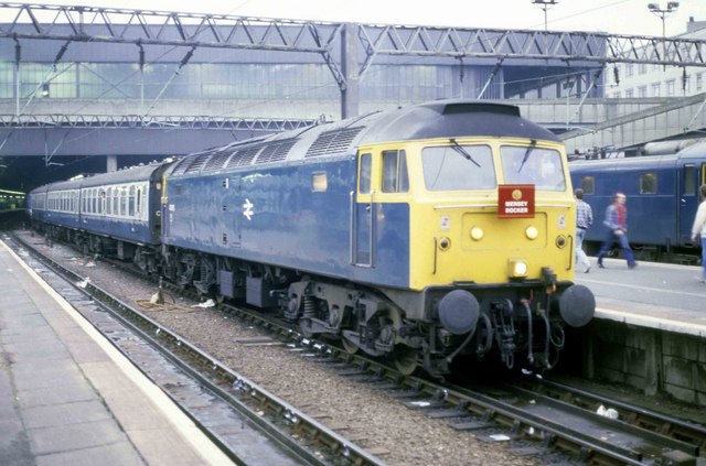 Charter train © roger geach cc-by-sa/2.0 :: Geograph Britain and Ireland