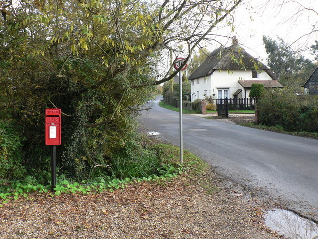 Furzehill: postbox № BH21 18, Grange