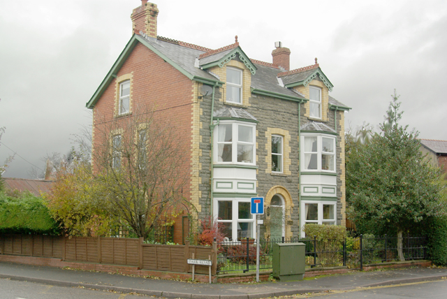 Corner House © Phil Jones :: Geograph Britain and Ireland