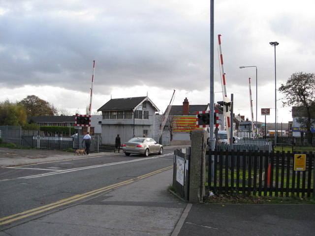 Worksop - Carlton Road Level Crossing © Alan Heardman cc-by-sa/2.0 ...