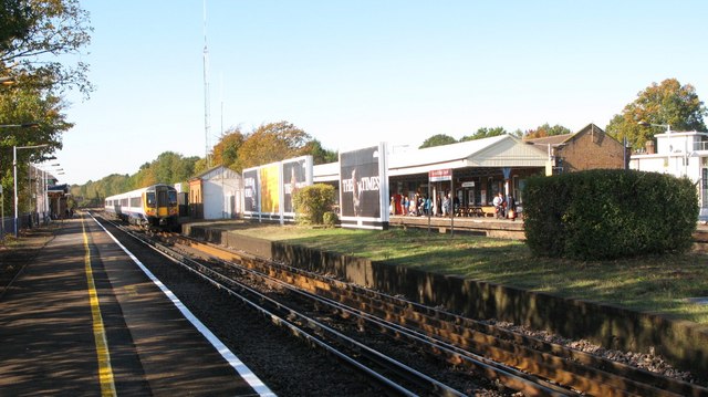 Walton-on-Thames station (3) © Mike Quinn :: Geograph Britain and Ireland