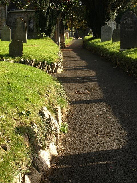 Pathway, churchyard, Tamerton Foliot
