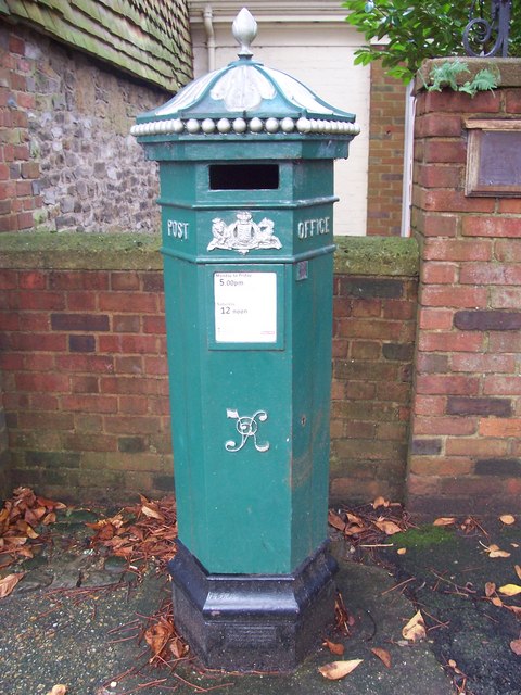 Penfold post box, Haslemere (C) M J Bottle :: Geograph Britain and Ireland