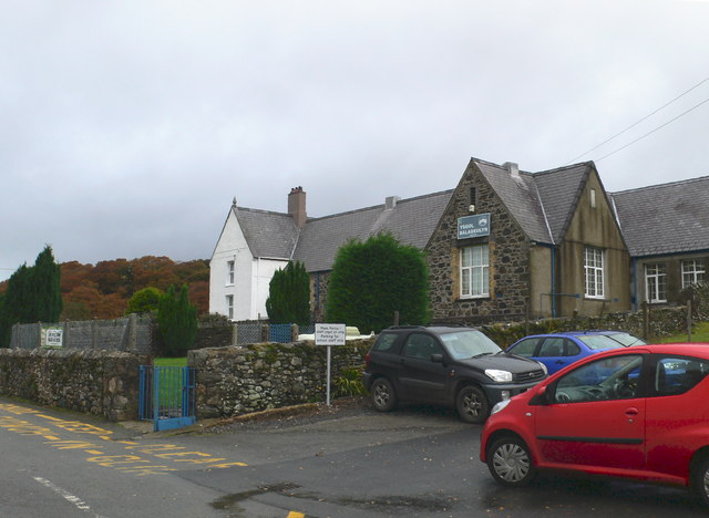 Ysgol Baladeulyn © Eirian Evans cc-by-sa/2.0 :: Geograph Britain and ...