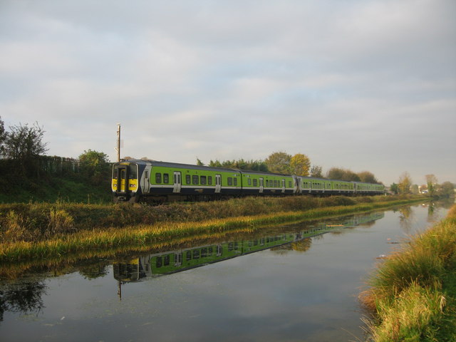 Railcar departing Broombridge