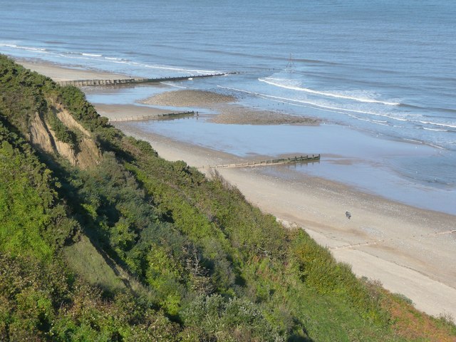 Cliffs and groynes, Cromer © Humphrey Bolton :: Geograph Britain and ...