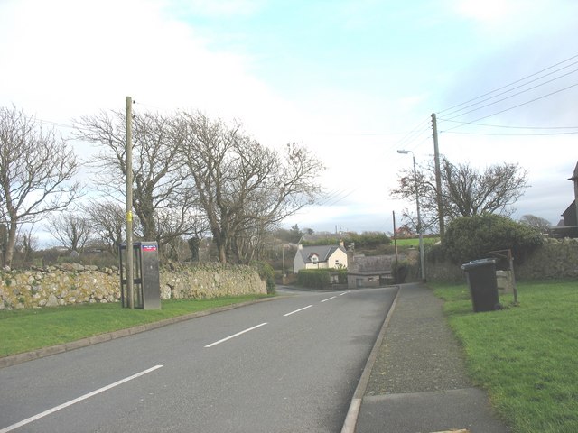 The Bryn Du road at Llanfaelog by Eric Jones