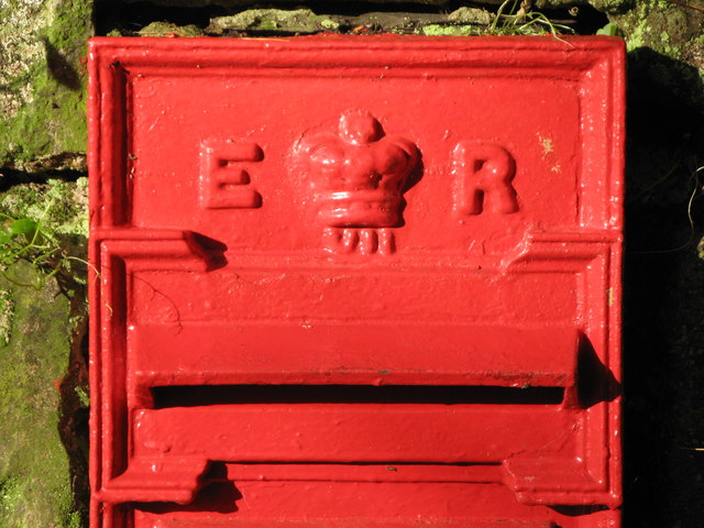 Edward VII postbox, Healey - royal cipher
