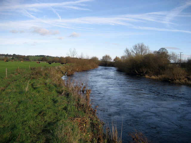 River Wharfe between Pool and Castley © Chris Heaton cc-by-sa/2.0 ...