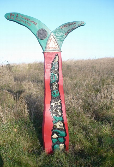 Milepost on the corner of Colegates Road and the lane to Luddenham