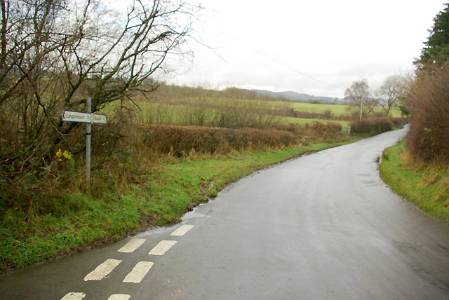 Junction near Dol-y-gaer