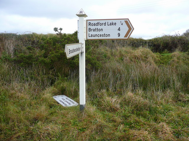 The sign's falling apart! © Jonathan Billinger :: Geograph Britain and ...