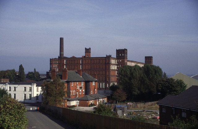 Swan Lane Mills, Bolton © Chris Allen Cc-by-sa 2.0 :: Geograph Britain 