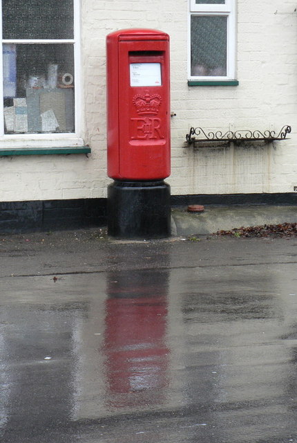 Furzehill: postbox № BH21 87, Smugglers Lane