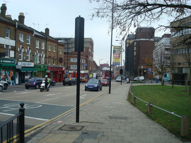 High Road Wood Green London N22 C Stacey Harris Cc By Sa 2 0 Geograph Britain And Ireland