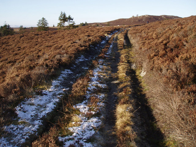 Track South of Lochan Oisinneich Mor