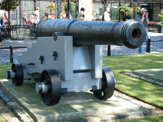A cannon outside the Tower of London
