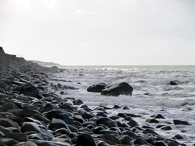 Choppy seas on the foreshore beneath Harlech Cliff